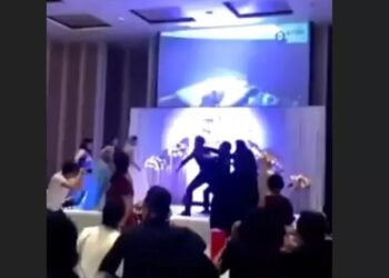 Viral – Όταν στο γλέντι ο γαμπρός έπαιξε video της νύφης να τον απατά με τον μπατζανάκη του