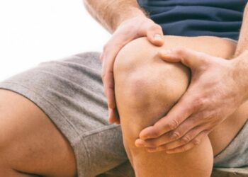 Τι μπορεί να σας συμβαίνει αν σας πονάνε τα γόνατά σας τη νύχτα