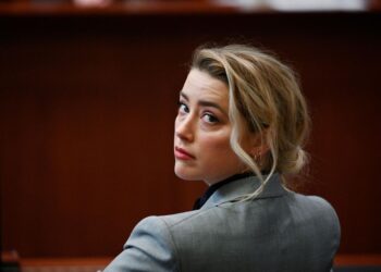 Η Sirina δίνει 10 εκατομμύρια ευρώ στην Άμπερ Χερντ για να παίξει σε ελληνική ταινία πopνό