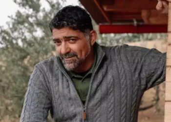 Ο Μιχάλης Ιατρόπουλος ξαφνιάζει με ημίγυμνη φωτογραφία – «Τα χρόνια περνάνε σαν νερό»