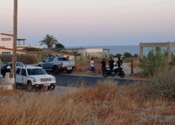 Κρήτη: Αίσιο τέλος για τον άνδρα που ήθελε να πέσει από τον γκρεμό – Η διαπραγμάτευση κράτησε 2 ώρες