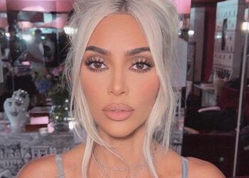 Κιμ Καρντάσιαν: Με διαστημικό μαγιό και από άλλο πλανήτη…