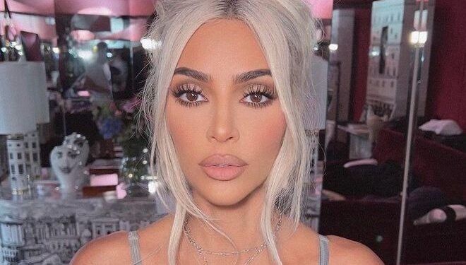 Κιμ Καρντάσιαν: Με διαστημικό μαγιό και από άλλο πλανήτη…