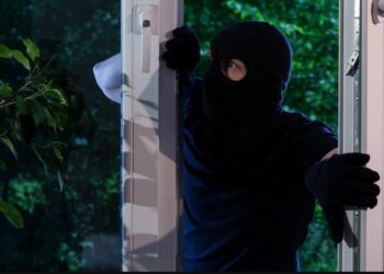 Προσοχή! Έτσι θα καταλάβετε ότι το σπίτι σας παρακολουθείται από διαρρήκτες