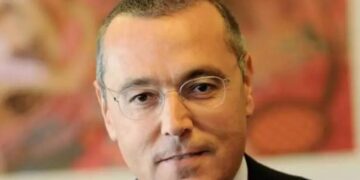 Alldaynews.gr Αιμίλιος Λιάτσος: Έσβησε τα κεράκια μαζί με τα εγγόνια του