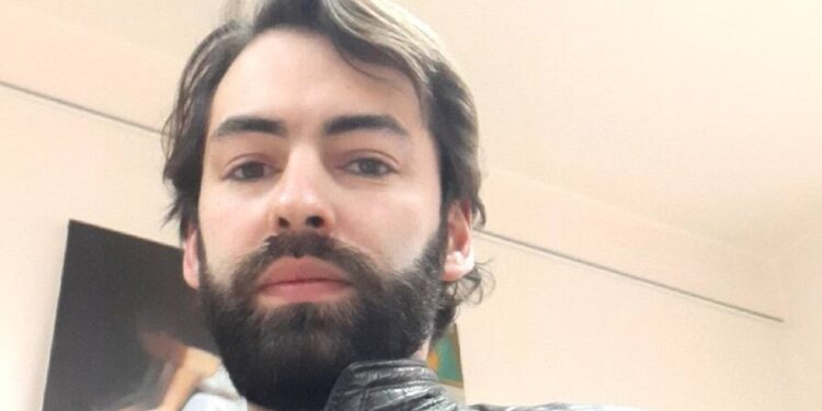 Alldaynews.gr Εικόνες φρίκης: Ρώσος μισθοφόρος κρατά στα χέρια του κρανίο Ουκρανού στρατιώτη και λέει ότι θα το κάνει «κύπελο»