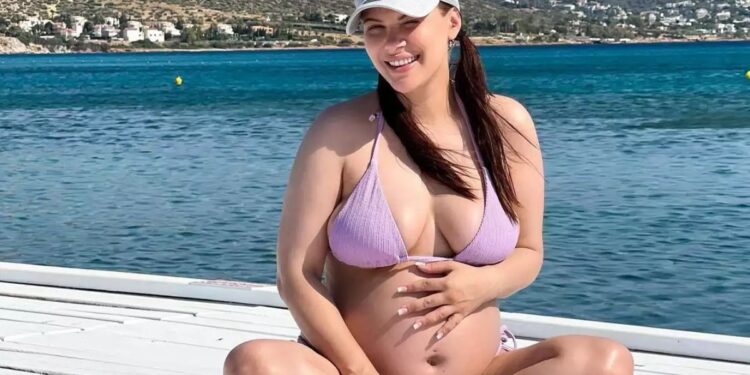 Alldaynews.gr Λάουρα Νάργες: Ξανά στο κρεβάτι σε προχωρημένη εγκυμοσύνη – «Ποιος είπε ότι η κύηση είναι εύκολη;»