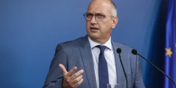 Alldaynews.gr Οικονόμου για παρακολουθήσεις: Προτεραιότητα της κυβέρνησης η πλήρης διαλεύκανση της υπόθεσης