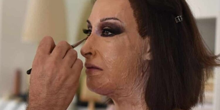 Ιωάννα Παλιοσπύρου: Ποζάρει με μαγιό και μας δείχνει τις ουλές στο σώμα της[Φωτογραφίες]