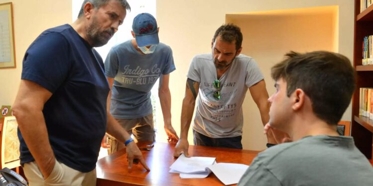 Ένας άλλος Σπύρος Παπαδόπουλος! Πρωταγωνιστής σε Ανατρεπτική Αστυνομική σειρά[Φωτογραφίες]