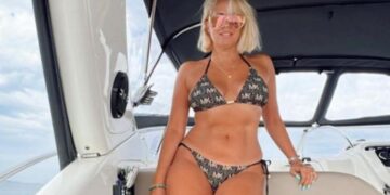 Κατερίνα Παπακωστοπούλου: Εντυπωσιάζει με μπικίνι η παρουσιάστρια του STAR