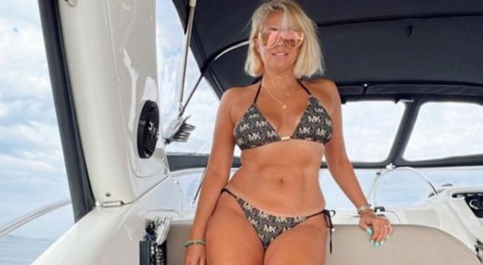 Κατερίνα Παπακωστοπούλου: Εντυπωσιάζει με μπικίνι η παρουσιάστρια του STAR