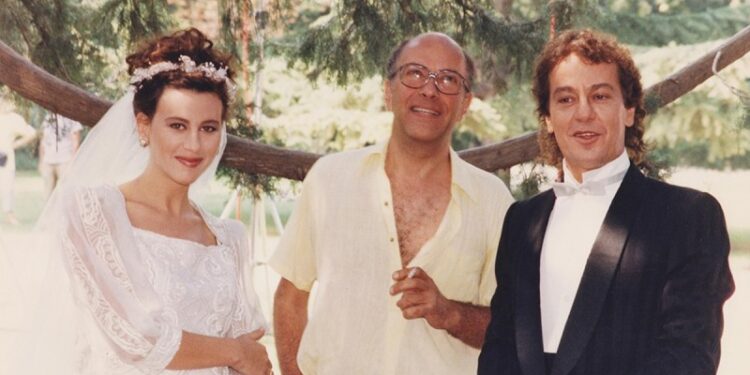 Το παρασκήνιο του πρώτου γάμου του Γιάννη Πάριου: Η μητέρα του δεν τον ενέκρινε – Oι απειλές της