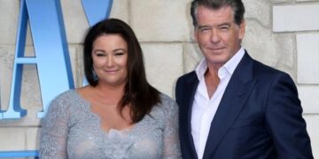 Alldaynews.gr «Αγαπώ κάθε καμπύλη της»-Ο Πιρς Μπρόσναν απαντά για τα περιττά κιλά της γυναίκας του