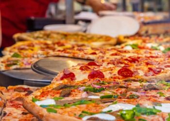 Πιτσαρία στην Αργυρούπολη έκανε αδήλωτο τζίρο 635.000 ευρώ μέσω πλατφόρμας delivery
