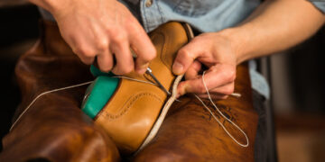 Ο καλοσυνάτος τσαγκάρης από τα Κύθηρα πήρε εκδίκηση σκοτώνοντας 15 άτομα (video)