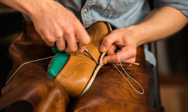 Ο καλοσυνάτος τσαγκάρης από τα Κύθηρα πήρε εκδίκηση σκοτώνοντας 15 άτομα (video)