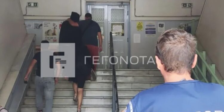 Alldaynews.gr Σκιάθος: Η σύντροφος του υποπυραγού υποστηρίζει ότι η 12χρονη κόρη της είναι ερωτευμένη μαζί του!