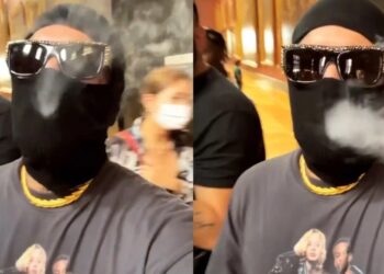 Snik: Καπνίζει μέσα στο Λούβρο με full face μάσκα[video]