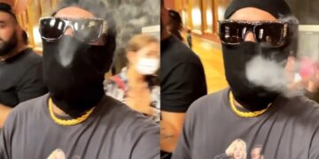 Snik: Καπνίζει μέσα στο Λούβρο με full face μάσκα[video]