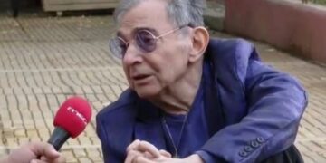 Alldaynews.gr Τέρης Χρυσός: «Δεν παντρεύτηκα ποτέ εξαιτίας της μάνας μου. Η μια της ξίνιζε και η άλλη της βρώμαγε»