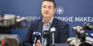 Alldaynews.gr Θεσσαλονίκη: Εξιτήριο για τον Απ. Τζιτζικώστα μετά την περιπέτεια της υγείας του (video)