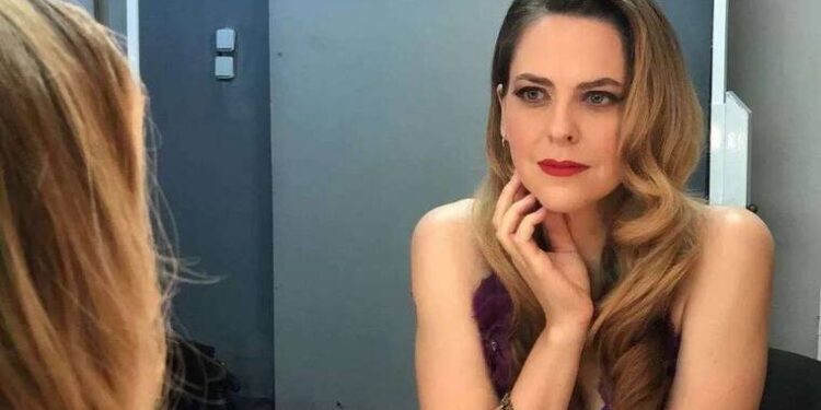 Ρένα Μόρφη: Ποζάρει με το μαγιό της και πάθαμε πλάκα