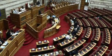Alldaynews.gr Στη Βουλή οι παρακολουθήσεις – Σήμερα η «μάχη» των αρχηγών στη Βουλή