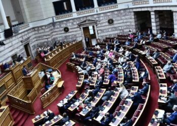 Παρακολουθήσεις: 142 ναι για τη σύσταση εξεταστικής επιτροπής – 157 παρών