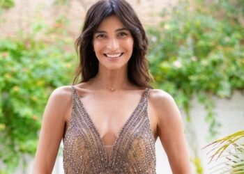 Αντιγόνη Κουλουκάκου – Ντράπηκε η ηθοποιός: Η αντίδρασή της μετά από σχόλιο για την topless φωτογραφία της (φωτο)