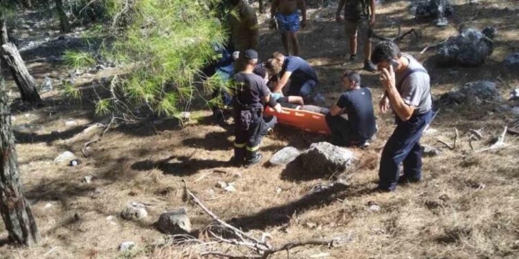 Alldaynews.gr Ξέφυγε με τη γουρούνα από το δρόμο και έπεσε σε γκρεμό: Νεκρός ο οδηγός σε τροχαίο – Χαροπαλεύει ο συνοδηγός (φωτογραφίες)