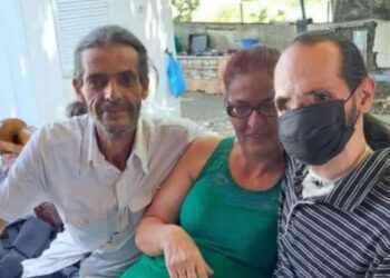 Ο Θύμιος αγκαλιά και πάλι με την οικογένειά του – Δείτε φωτογραφία