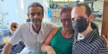 Alldaynews.gr Ο Θύμιος αγκαλιά και πάλι με την οικογένειά του – Δείτε φωτογραφία