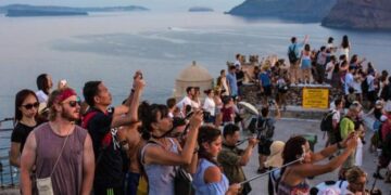 Πρωτόγνωρα μέτρα στα νησιά: Ο λόγος που θα πληρώσουμε πολύ ακριβά το φετινό ρεκόρ στον τουρισμό