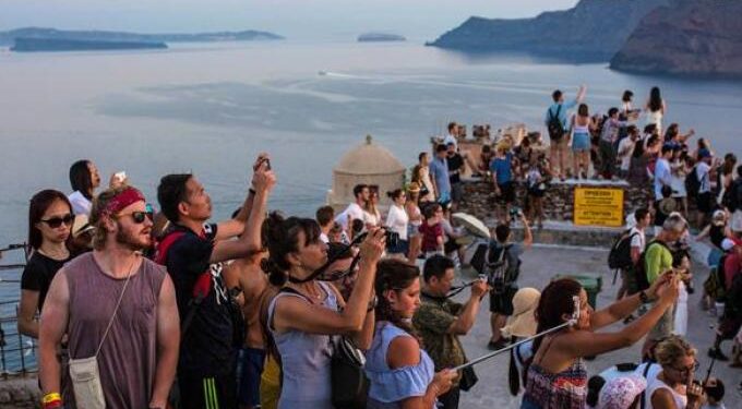 Πρωτόγνωρα μέτρα στα νησιά: Ο λόγος που θα πληρώσουμε πολύ ακριβά το φετινό ρεκόρ στον τουρισμό