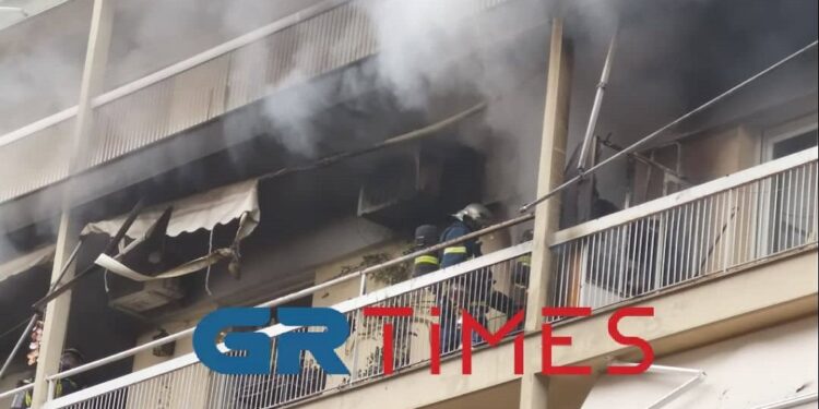Alldaynews.gr Φωτιά σε διαμέρισμα στη Θεσσαλονίκη: Έξι απεγκλωβισμοί – Μία ένοικος στο νοσοκομείο και δύο νεκρά σκυλάκια