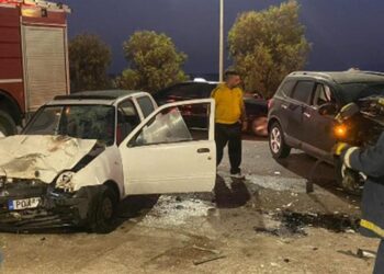 Τροχαίο: Νεκρός οδηγός σε μετωπική σύγκρουση οχημάτων τα ξημερώματα (φωτο)