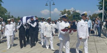 Alldaynews.gr «Λυπάμαι που δεν πρόλαβα ένα χορό μαζί σου» – Συγκίνησε ο επικήδειος του αρχηγού των Δοκίμων για τη Θάλεια