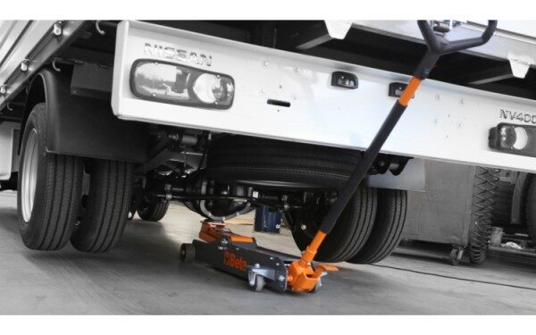 Alldaynews.gr Φορτηγό έπεσε από τον γρύλο και σκότωσε τον μηχανικό που το επισκεύαζε – Σοκ στο Βασιλικό