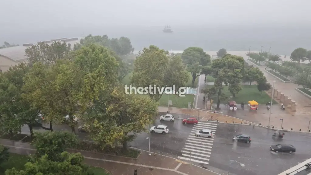 Καταιγίδα στη Θεσσαλονίκη: “Ποτάμια” οι δρόμοι - Προβλήματα στην κυκλοφορία (φωτο, video)
