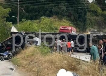 Alldaynews.gr Φριχτό τροχαίο στην Πατρών – Πύργου με νταλίκα: Μία νεκρή, 4 τραυματίες (φωτο)