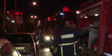 Alldaynews.gr Φωτιά σε πολυκατοικία στο Περιστέρι: Στο νοσοκομείο ένας 60χρονος (video)