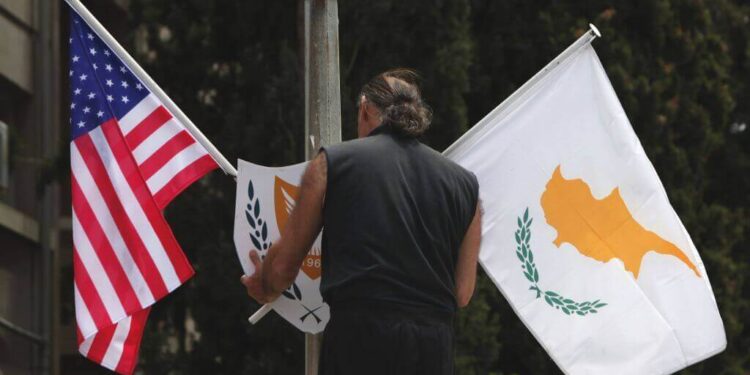 Οι Ηνωμένες Πολιτείες προχωρούν σε πλήρη άρση του εμπάργκο όπλων στην Κύπρο – Οργισμένη αντίδραση από την Τουρκία(video)