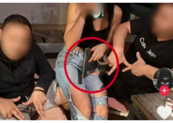 Πολυτεχνειούπολη: Φωτογραφία με την δόκιμο αστυνομικό να κρατά όπλο στα χέρια