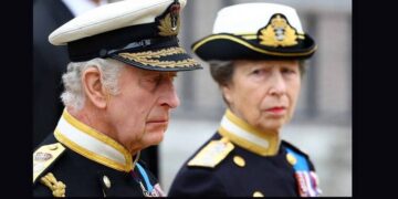 Alldaynews.gr Κηδεία Βασίλισσας Ελισάβετ: Ο πόνος του βασιλιά Καρόλου και της πριγκίπισσας Άννας