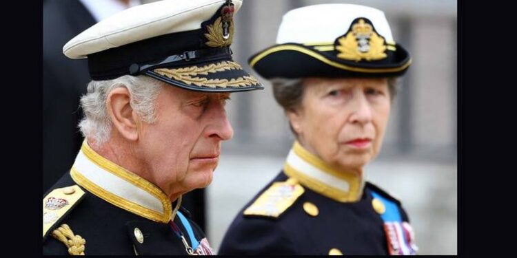 Alldaynews.gr Κηδεία Βασίλισσας Ελισάβετ: Ο πόνος του βασιλιά Καρόλου και της πριγκίπισσας Άννας