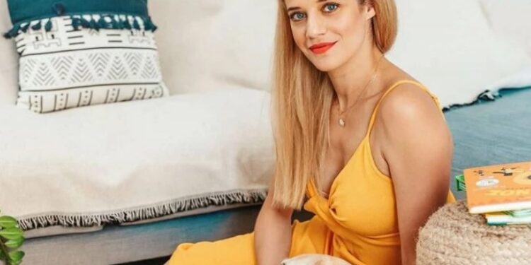 Τζένη Θεωνά: «Οριακά το βγάζω και μένω με το σουτιέν»[video]