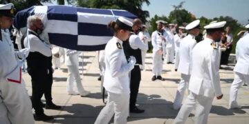 Alldaynews.gr Με στρατιωτικές τιμές το τελευταίο αντίο στην 20χρονη ναυτική δόκιμο Θάλεια Κορδαμπάλου