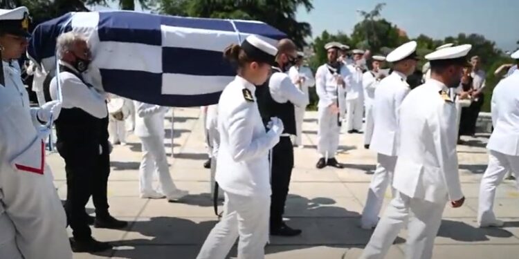 Alldaynews.gr Με στρατιωτικές τιμές το τελευταίο αντίο στην 20χρονη ναυτική δόκιμο Θάλεια Κορδαμπάλου
