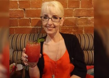 53χρονη  πήγε για πλαστική στην Τουρκία και της έβαλαν… ανάποδα το στήθος!